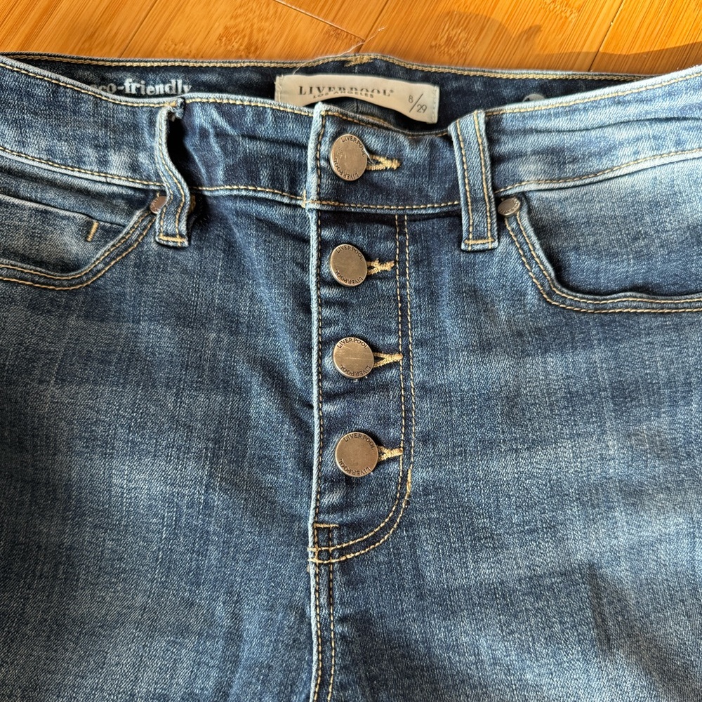 Liverpool Button-fly Ankle Jeans in great pre-loved condition. Super cute!